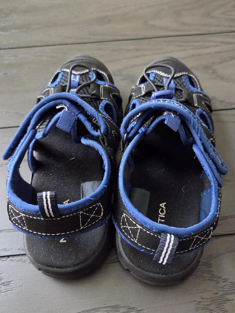 Nautica Kids Black and Blue Closed-Toe Water Shoes